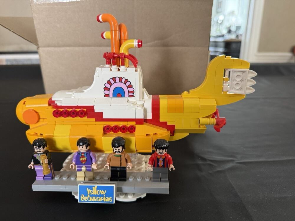 LEGO Ideas: The Beatles Yellow Submarine (21306)-used, assembled